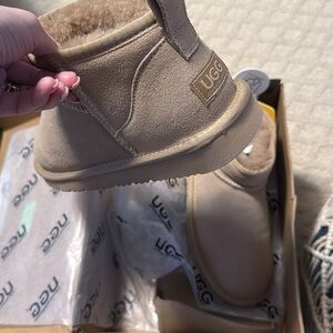 Never worn with tags Light Brown all tags still on! 
Amazing UGG brand -